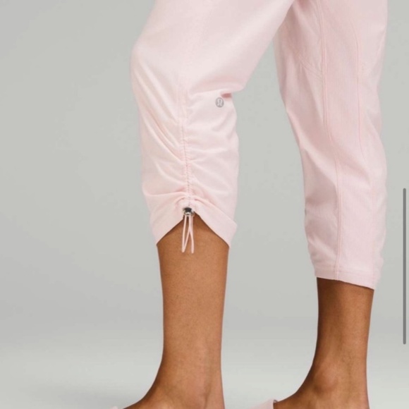 Lululemon Dance Studio Crop Lined Strawberry Milkshake - Picture 4 of 6
